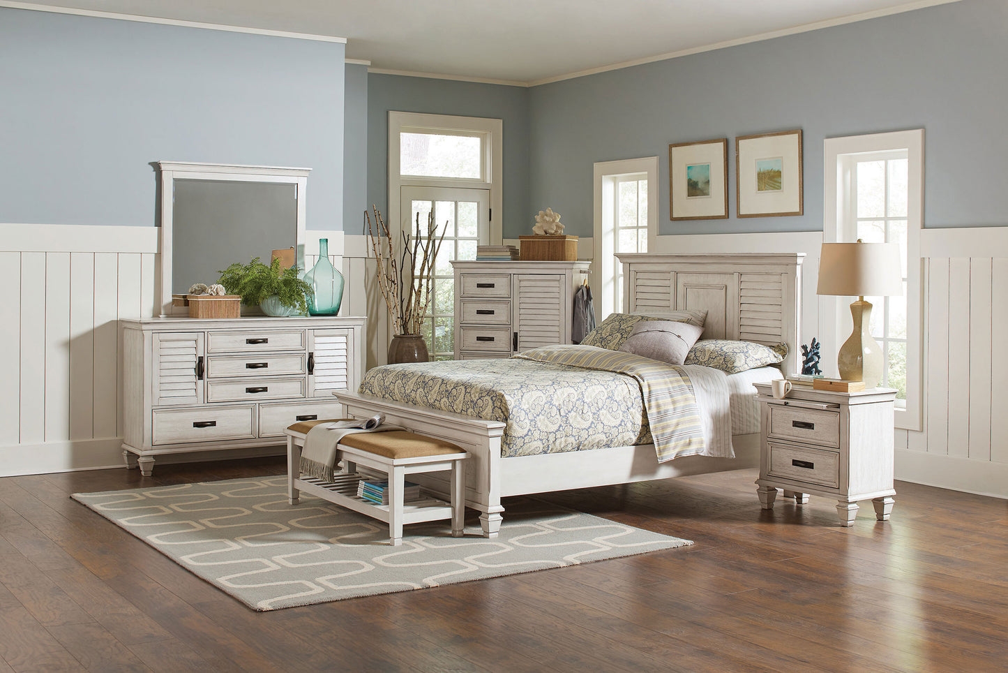 Franco 4-piece Eastern King Bedroom Set Distressed White